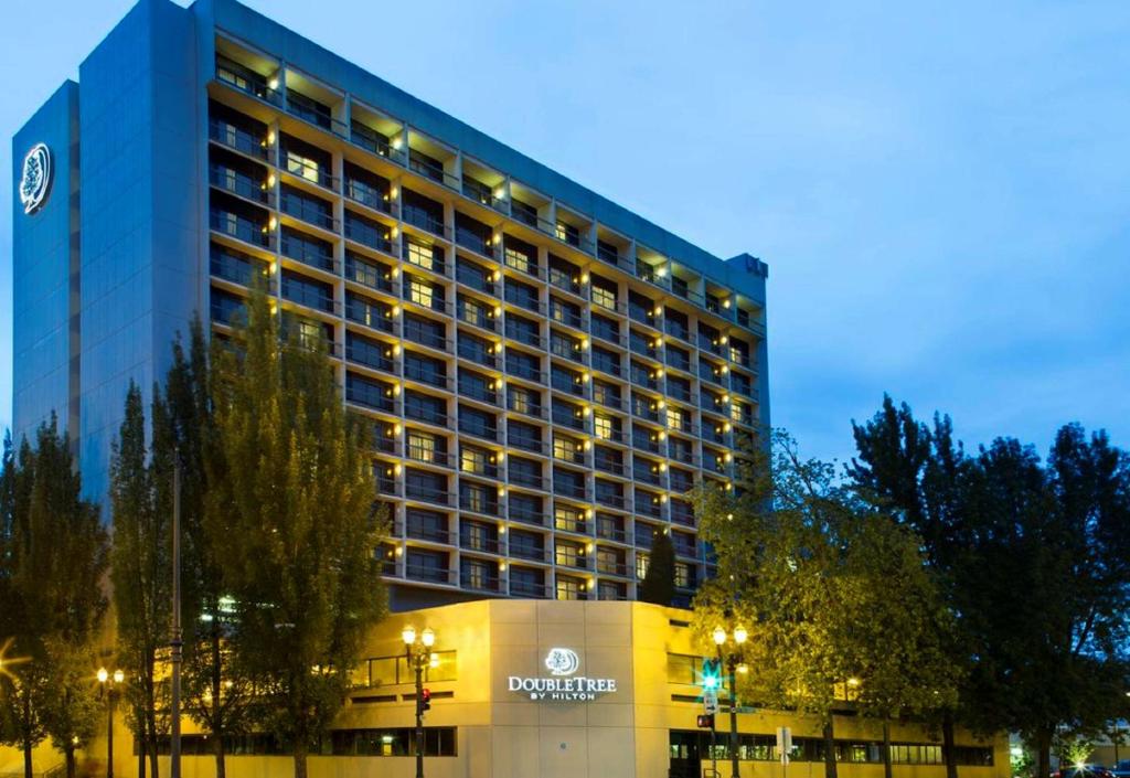 DoubleTree by Hilton Hotel Portland image