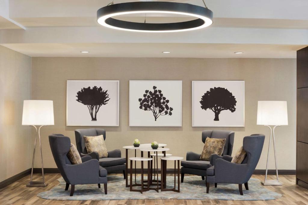 Embassy Suites by Hilton Atlanta Alpharetta photo 3