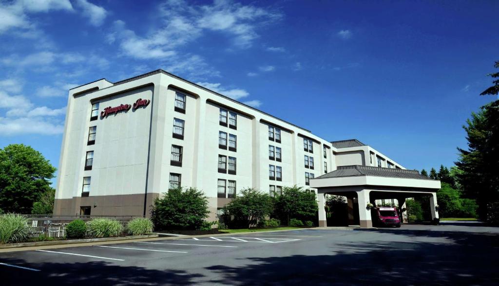 Hampton Inn Albany-Wolf Road (Airport) image