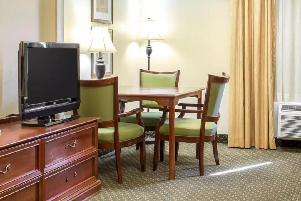 Quality Inn & Suites photo 3
