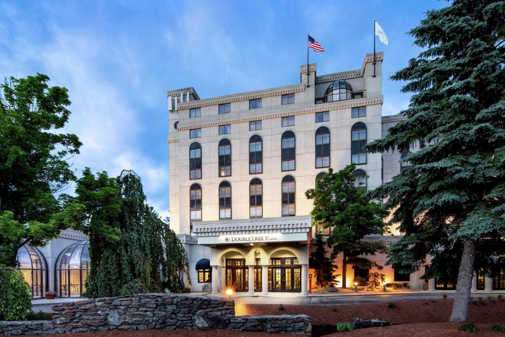 DoubleTree by Hilton Nashua image