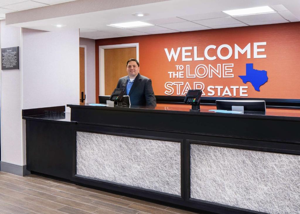 Hampton Inn Austin North photo 3