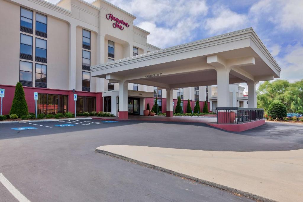 Hampton Inn Hendersonville image