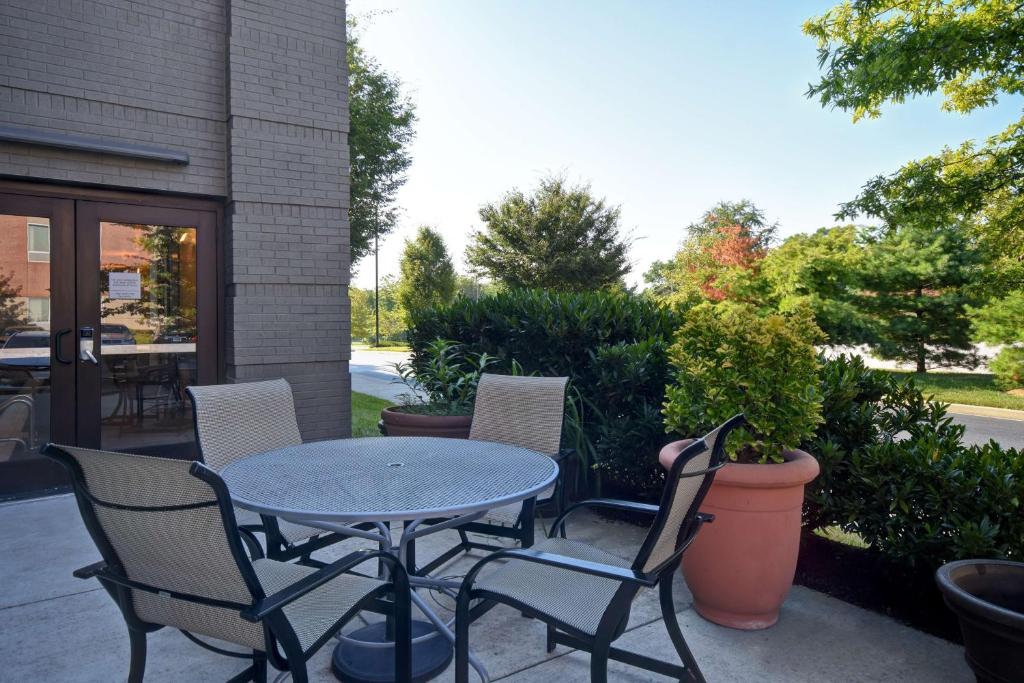 Hampton Inn & Suites - Columbia South, MD photo 2