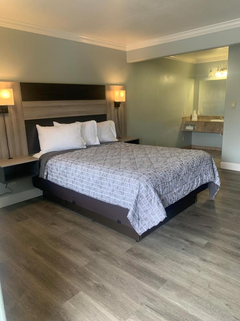 Monterey Oceanside Inn image