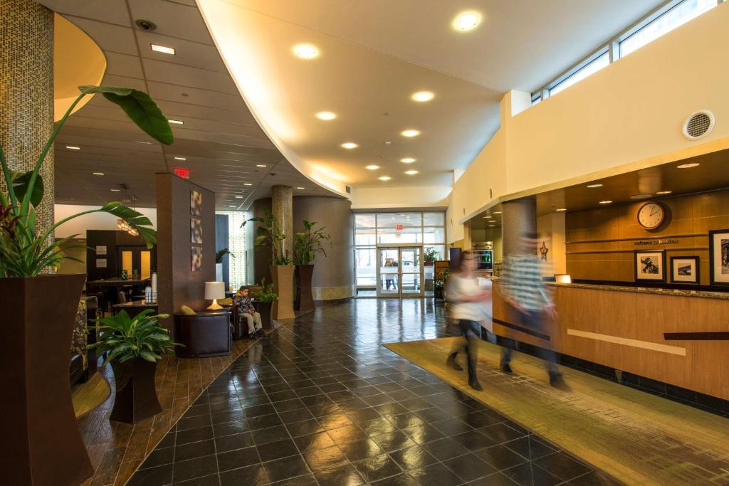 Hampton Inn & Suites Boston Crosstown Center image
