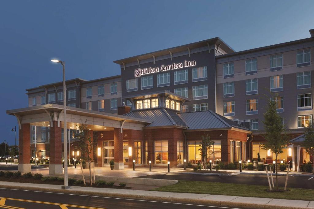 Hilton Garden Inn Boston Logan Airport image
