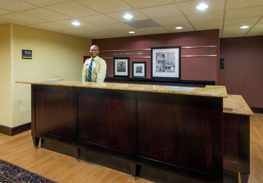 Hampton Inn I-10 & College Drive photo 4