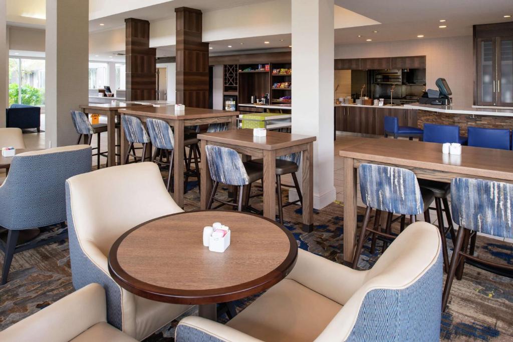 Hilton Garden Inn Baton Rouge Airport photo 2