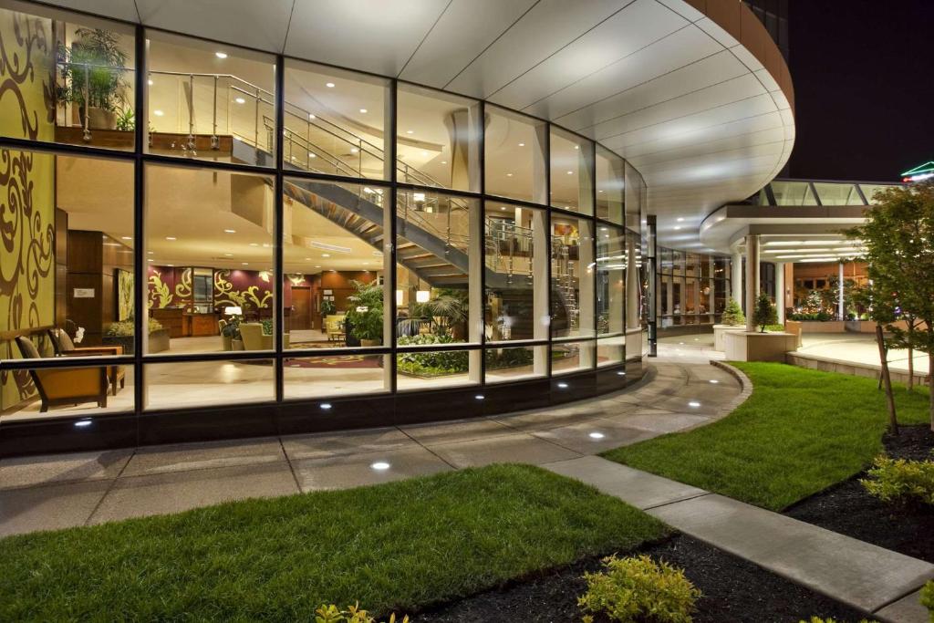 Embassy Suites Buffalo image
