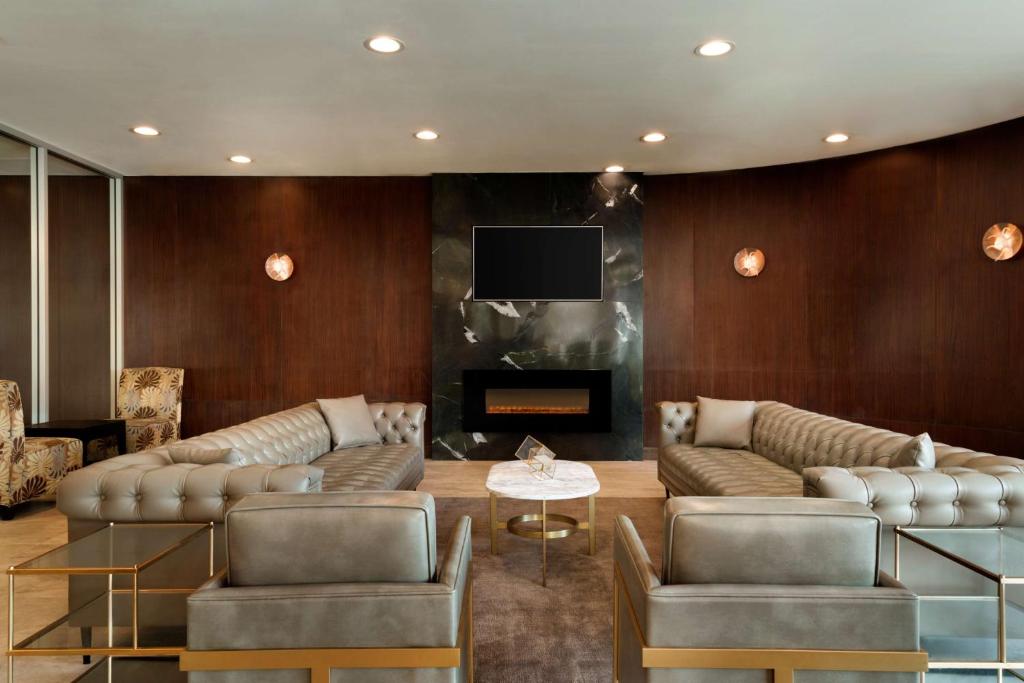Embassy Suites Los Angeles Glendale photo 4