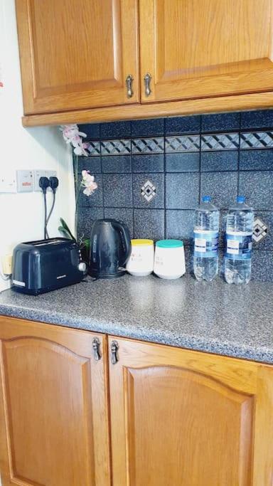 offering cheerfull and spacious rooms throught this 3 bed room semi detached house with large garden and off-street parking. photo 2