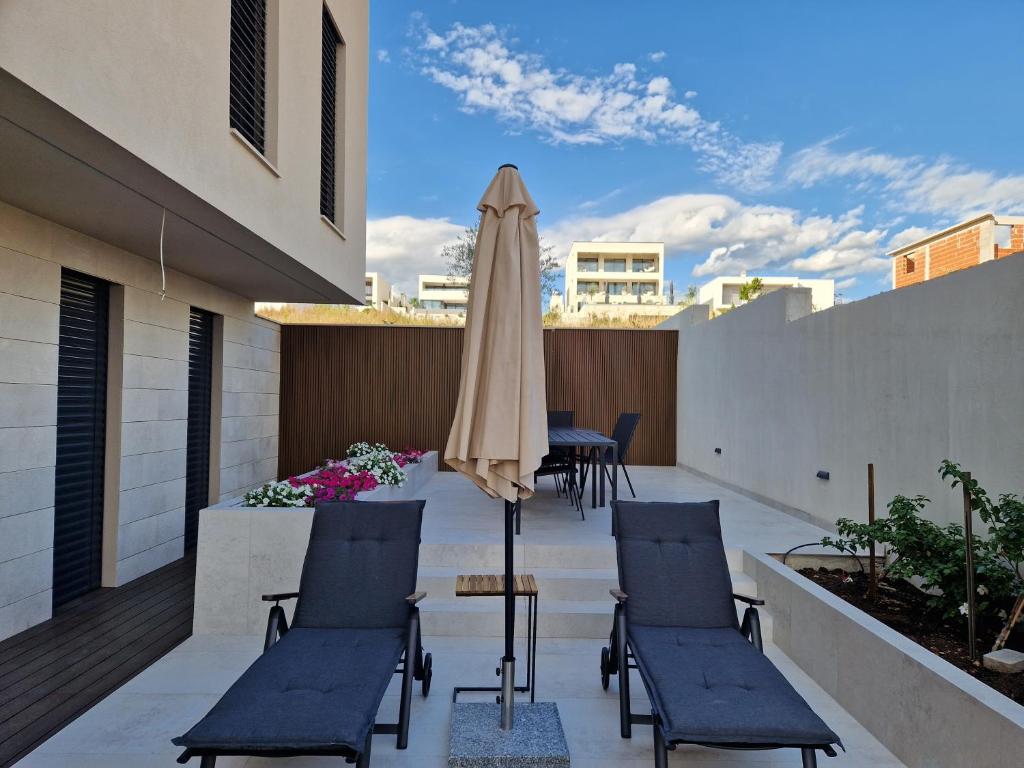 Family friendly apartments with a swimming pool Sveti Filip i Jakov, Biograd - 21627 photo 4
