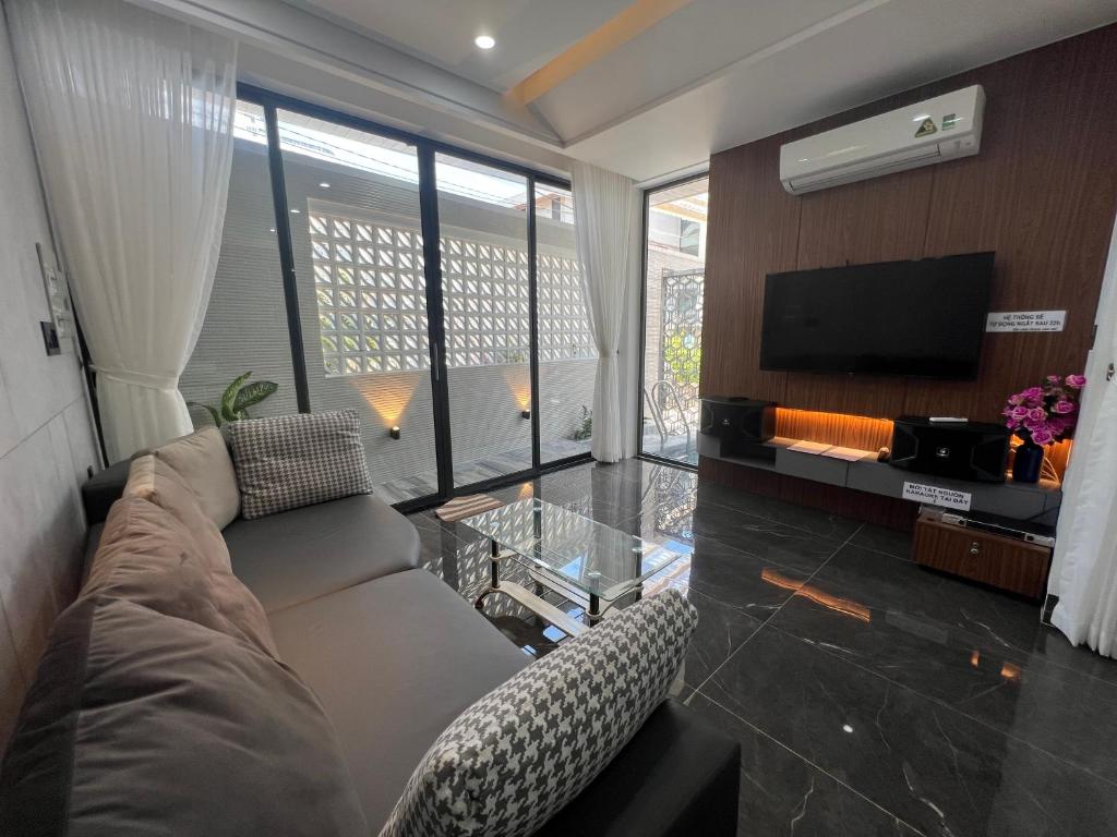 Nancy Grand Partea Villa