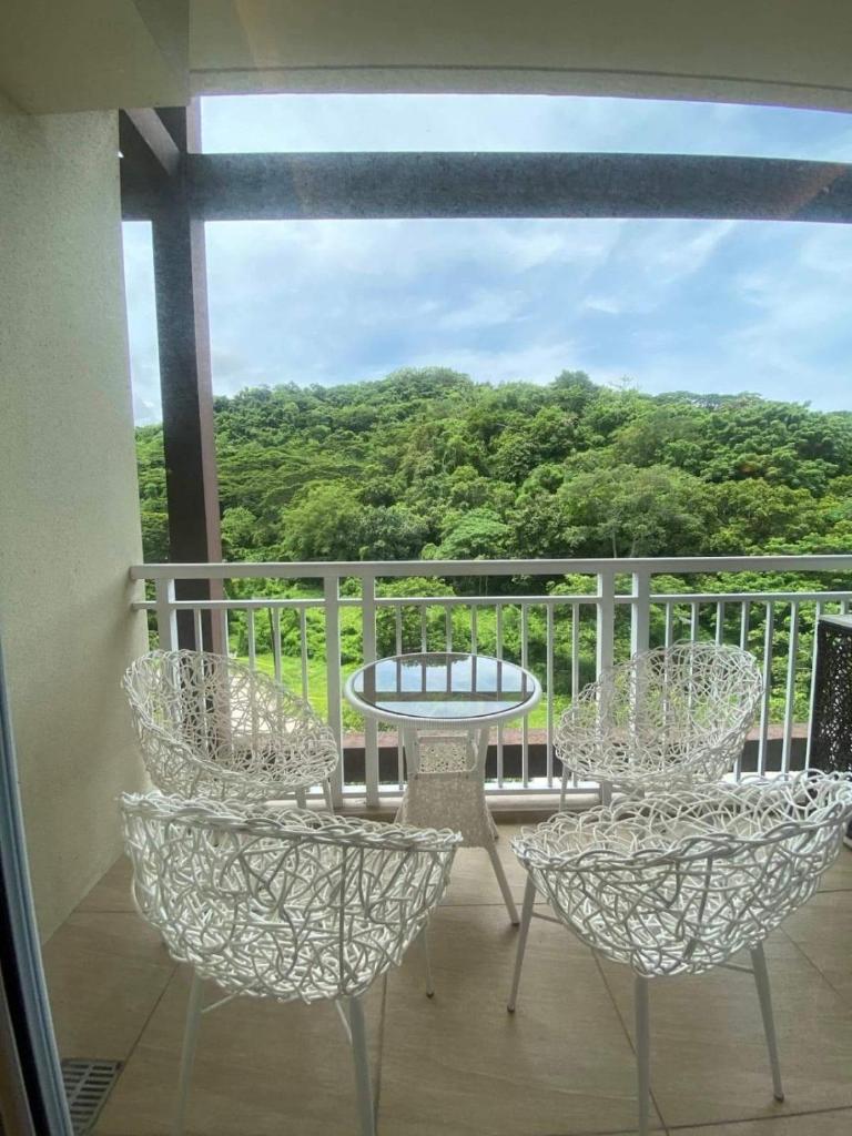 PICO DE LORO ACCOMMODATIONS NORMAN AND LOURDES RESORT & CONDO PH photo 3