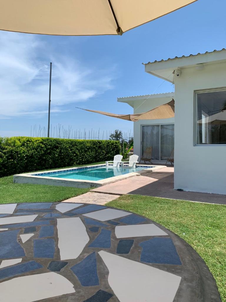 Tropical Vibes Beach House photo 1