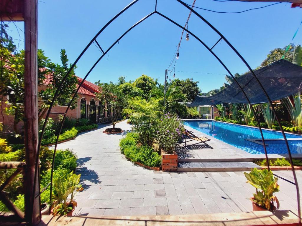 Ninh Binh Mountain Side Homestay & Cafe