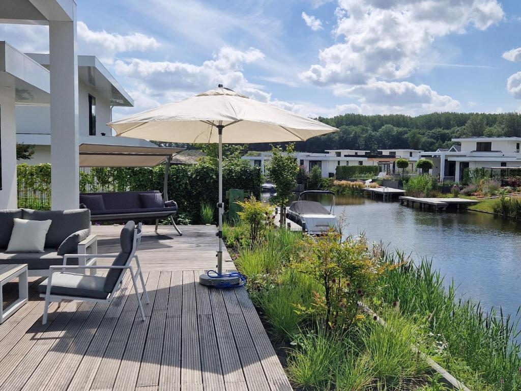 Water villa for 6p with private jetty in beautiful surroundings near Harderwijk photo 4