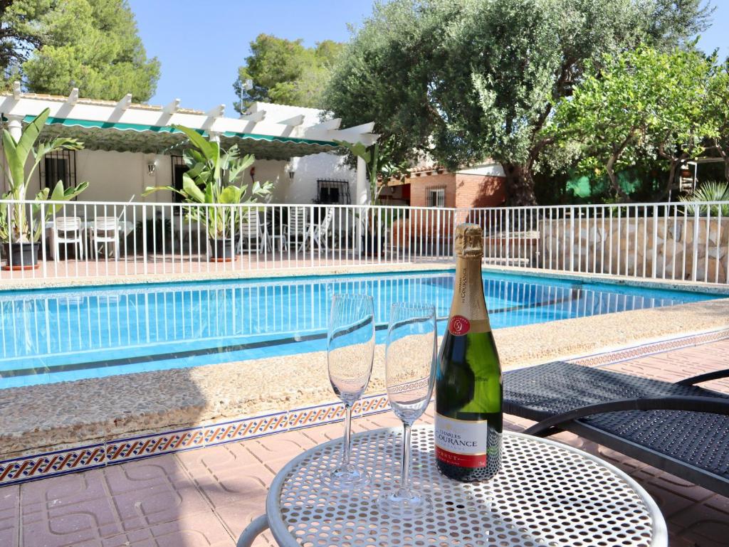 Villa con jardín y piscina privada photo 3