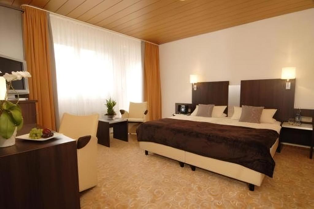 Adler Hotel Garni photo 2