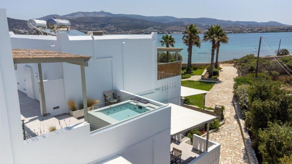 Marinatou Suites photo 2