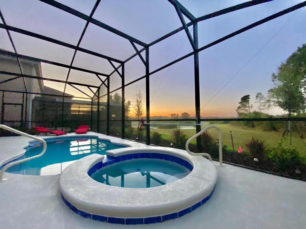 Marvelous Villa, South facing pool, themed bedrooms close to Disney photo 3
