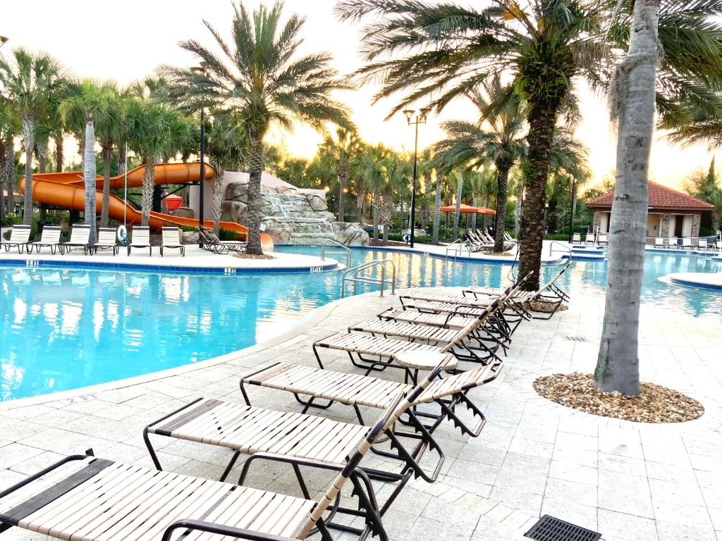Marvelous Villa, South facing pool, themed bedrooms close to Disney photo 2