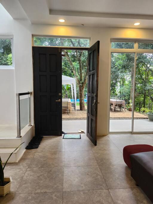 Country Home w Private Pool at Antipolo photo 4