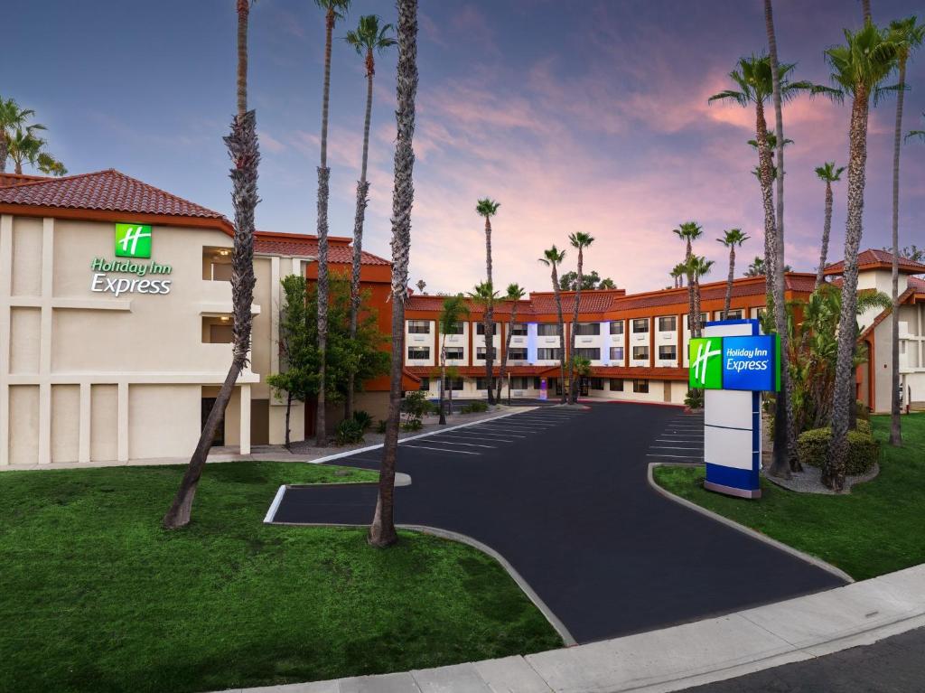 Holiday Inn Express La Mesa Near SDSU, an IHG Hotel image