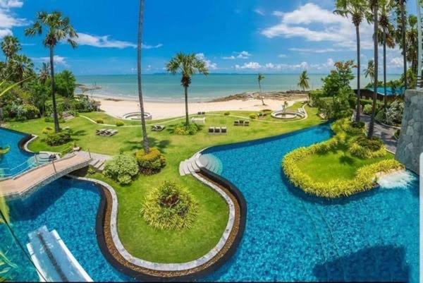 Luxurious Beachfront Pattaya photo 3