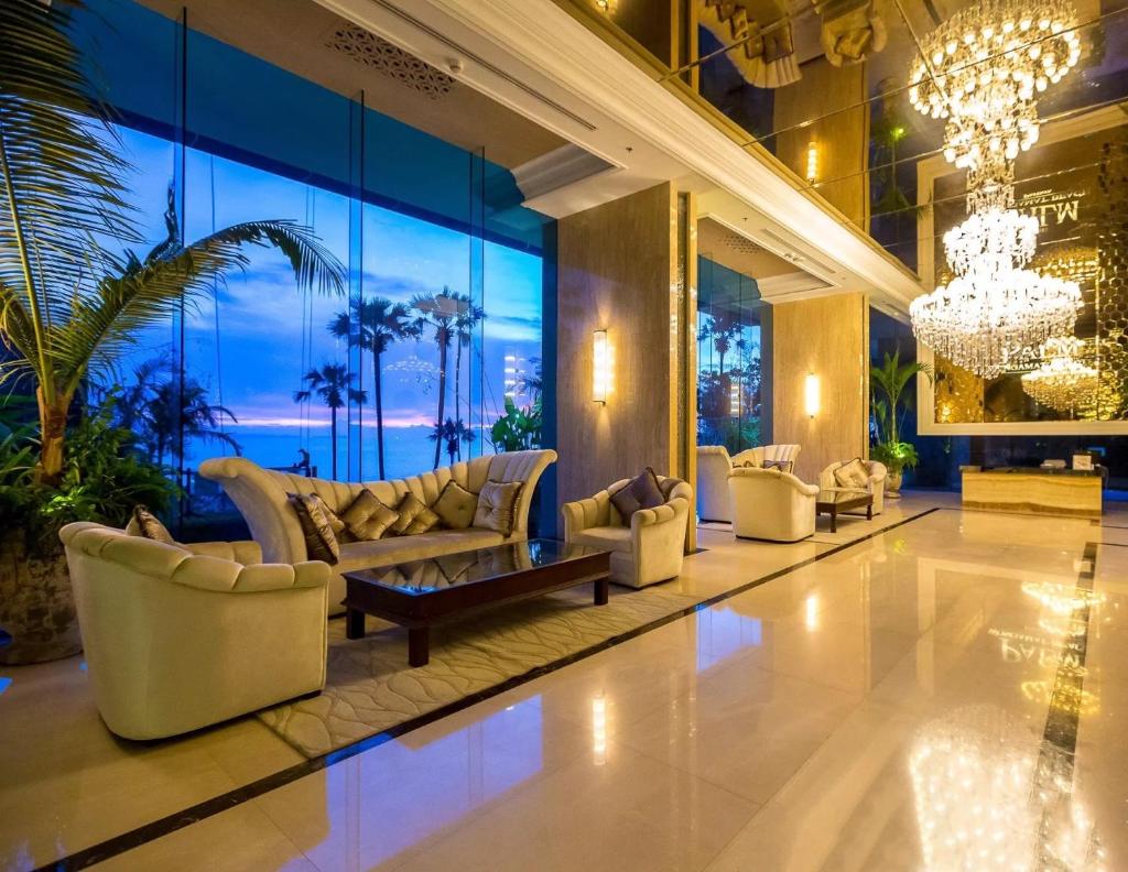 Luxurious Beachfront Pattaya photo 2