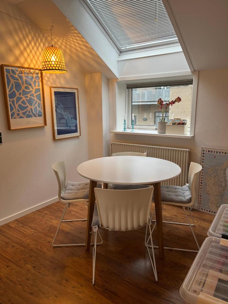 Skøn centralt beliggende lejlighed m.tagterrasse photo 2