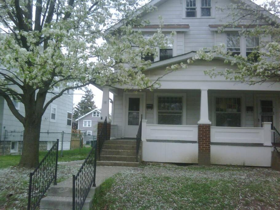 Quiet 3 bed with fenced yard image