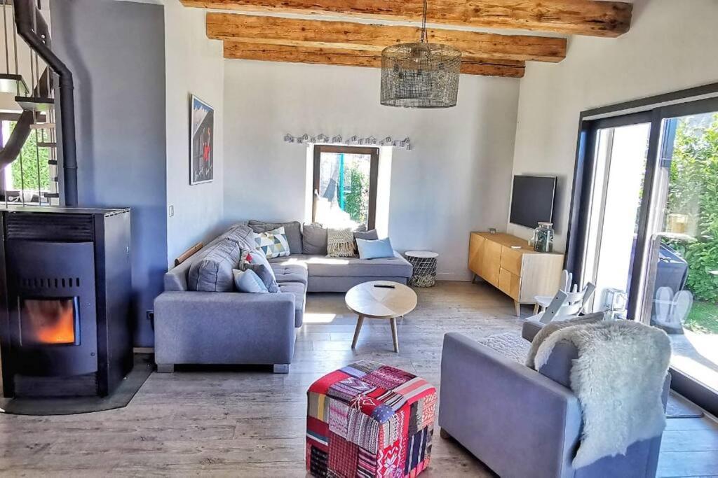 Magnifique villa aux prestations soignées entre lac et montagne. Idéale pour des vacances en famille