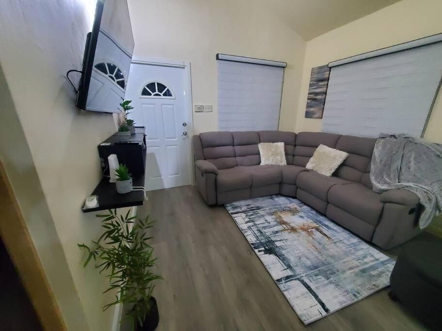 Zen at Phoenix- (24hr security) Gated Community photo 2