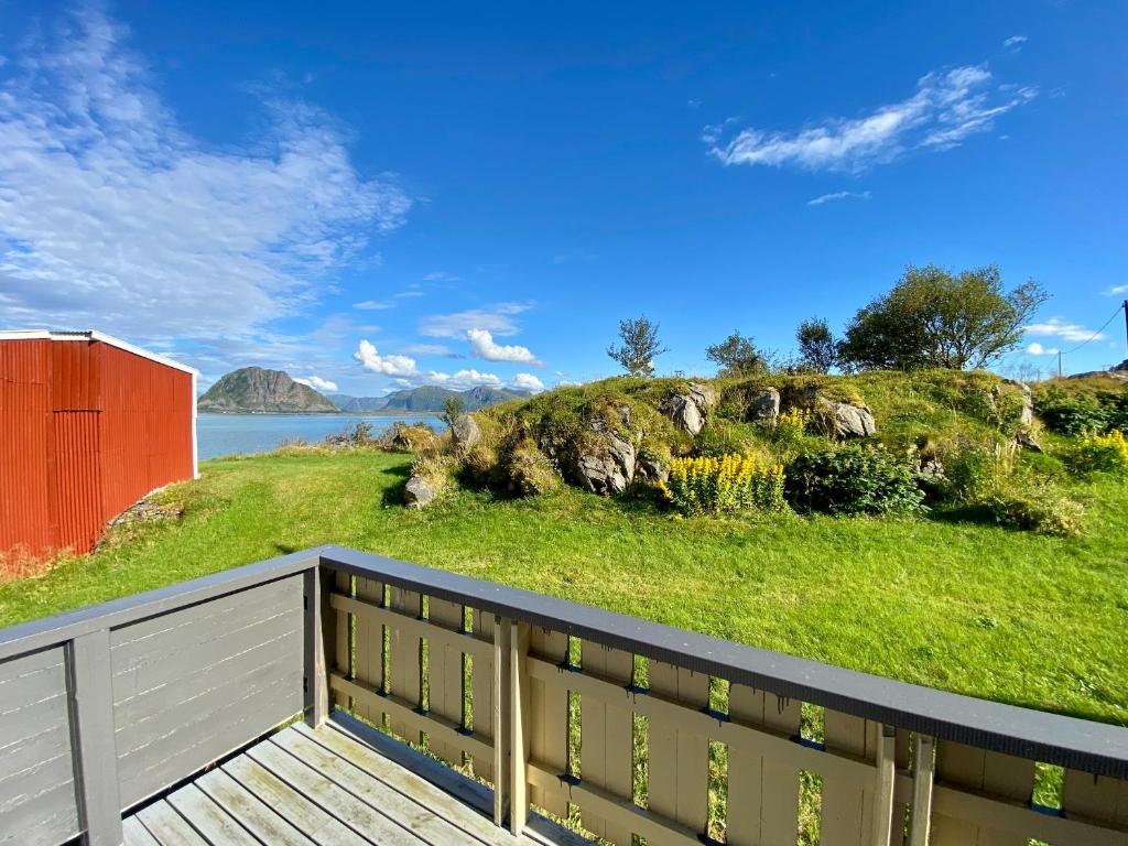 Midnight Sun Paradise Lofoten photo 2