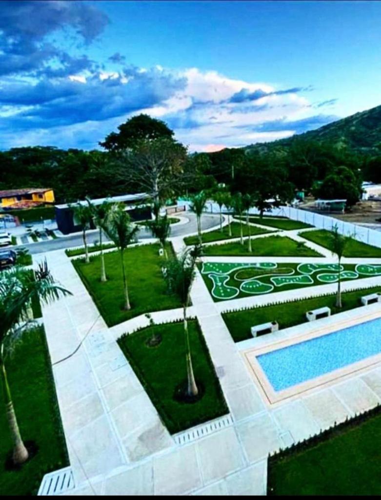 santa fe de antioquia tipo resort Aparta sol tobogán kanaloa parque acuático photo 3