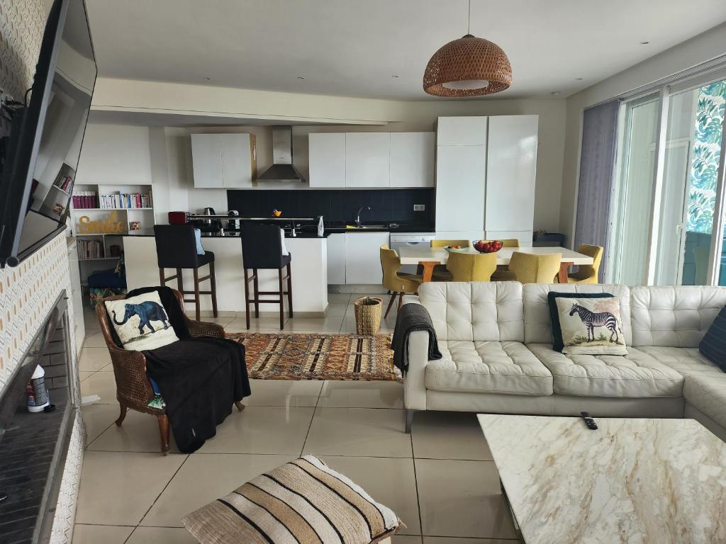 Appartement Luxueux vue Mer dans Résidence avec piscines et jardin photo 3