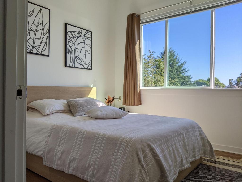 A premier smart condo with parking - Tap to explore photos