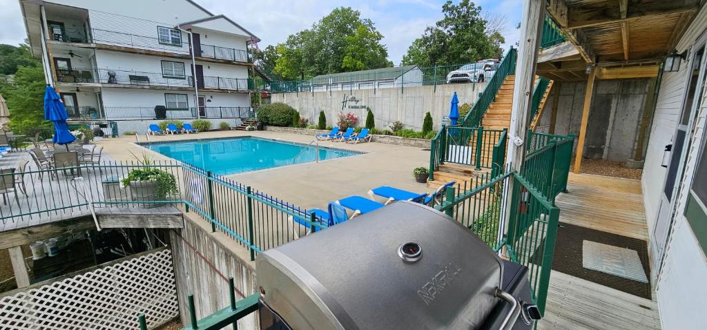 AMAZING LAKE VIEW! GORGEOUS SUNSET! ON MAIN CHANNEL! 3BR/2BA-SLEEPS 6-8 photo 4