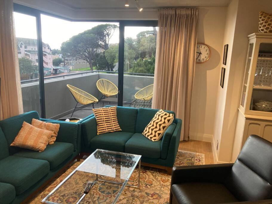 Deer Park Apartment CPT - With Sweeping Views - Tap to explore photos