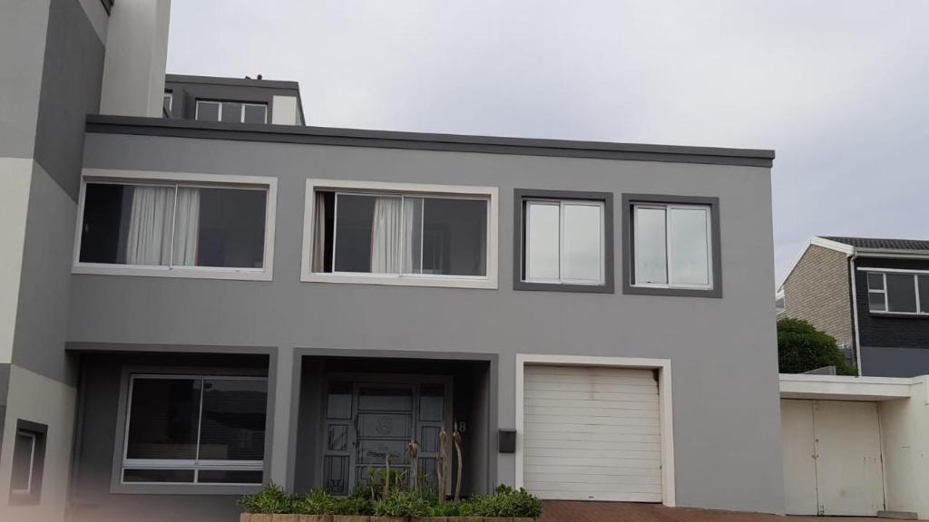 Stunning apartment with ocean views and Table Mountain