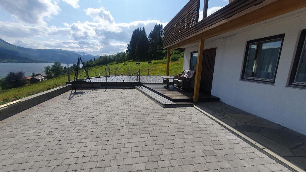 Kvernesfjorden Apartments photo 3