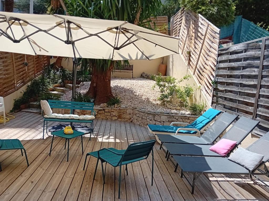 NICE- GAIRAUT - JARDIN PRIVE- GRAND F1 LUMINEUX-Piscine Collective
