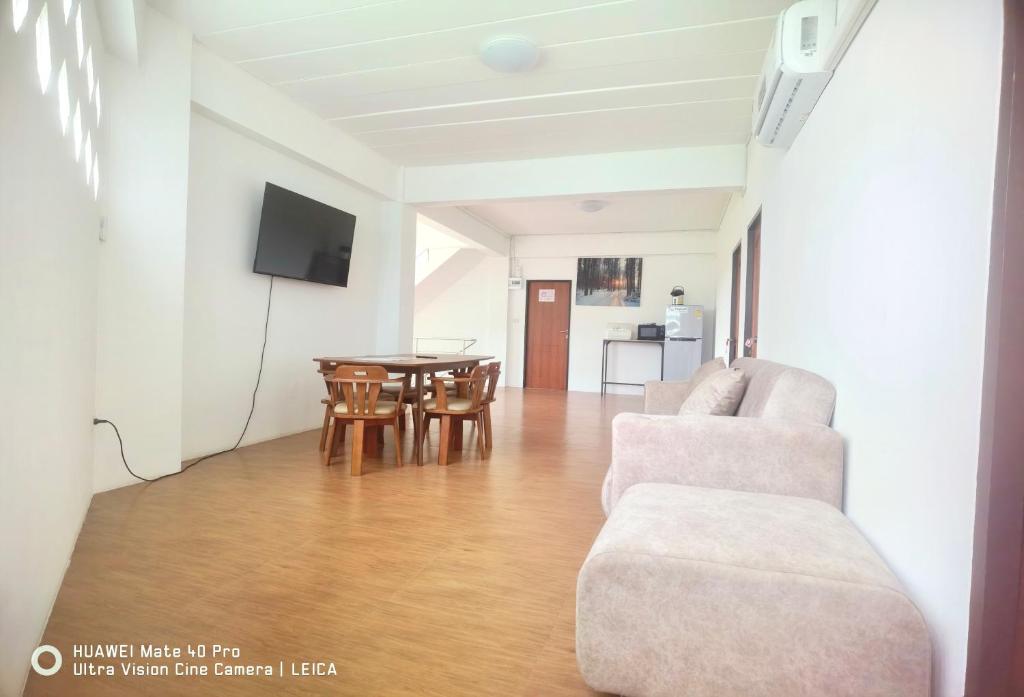YYK Townhouse photo 4