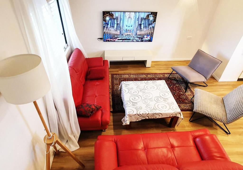 Spacious 3BD Penthouse with Rooftop and Parking photo 3