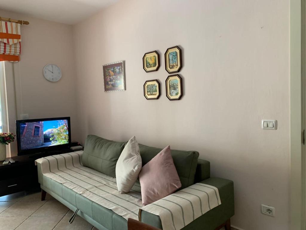 Arbi's Pool View Apartment photo 2