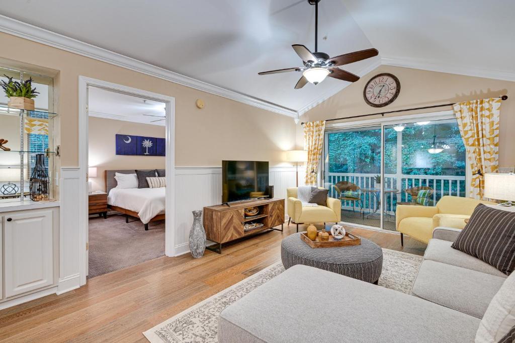 High-End Pawleys Island Condo with Porch and Pools! photo 4