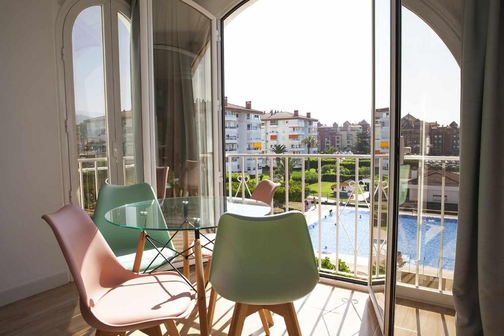 A 100m de playa piscina y todos los servicios