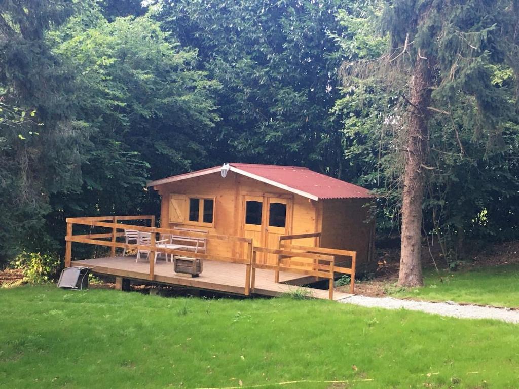 Cabane au milieu des bois